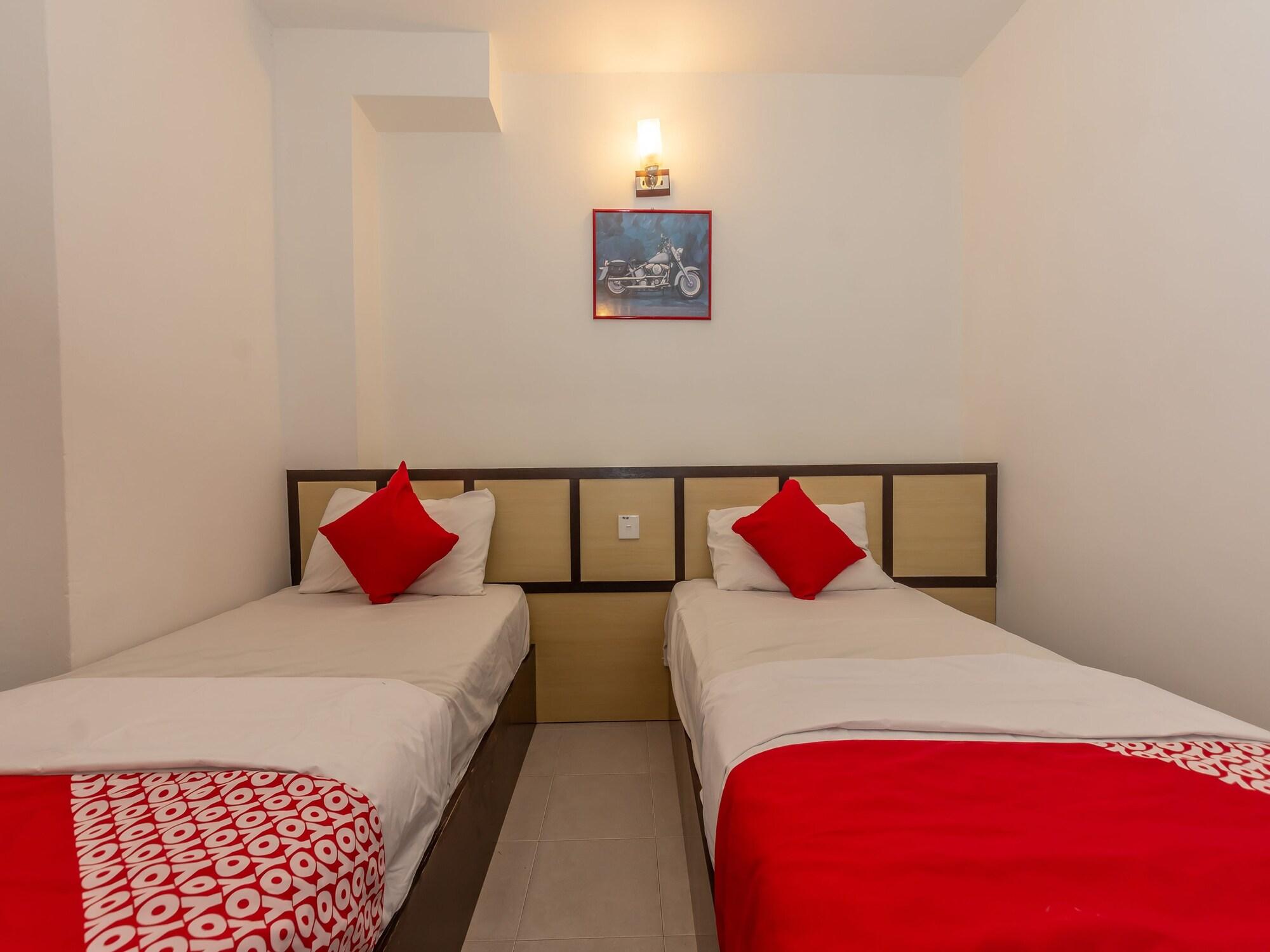 Oyo 1192 Hash House Hotel Малакка Экстерьер фото