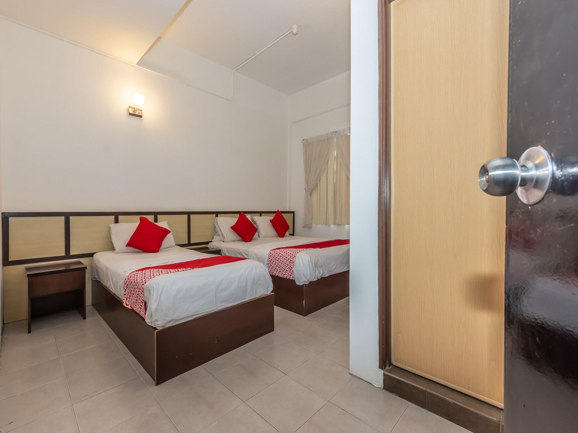 Oyo 1192 Hash House Hotel Малакка Экстерьер фото