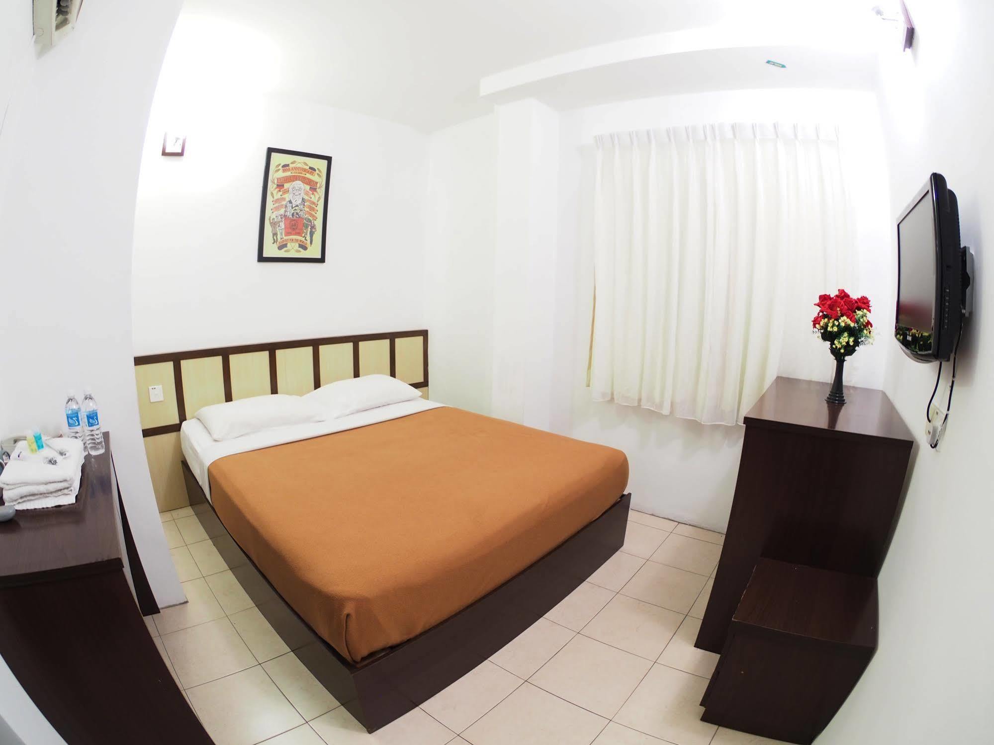 Oyo 1192 Hash House Hotel Малакка Экстерьер фото