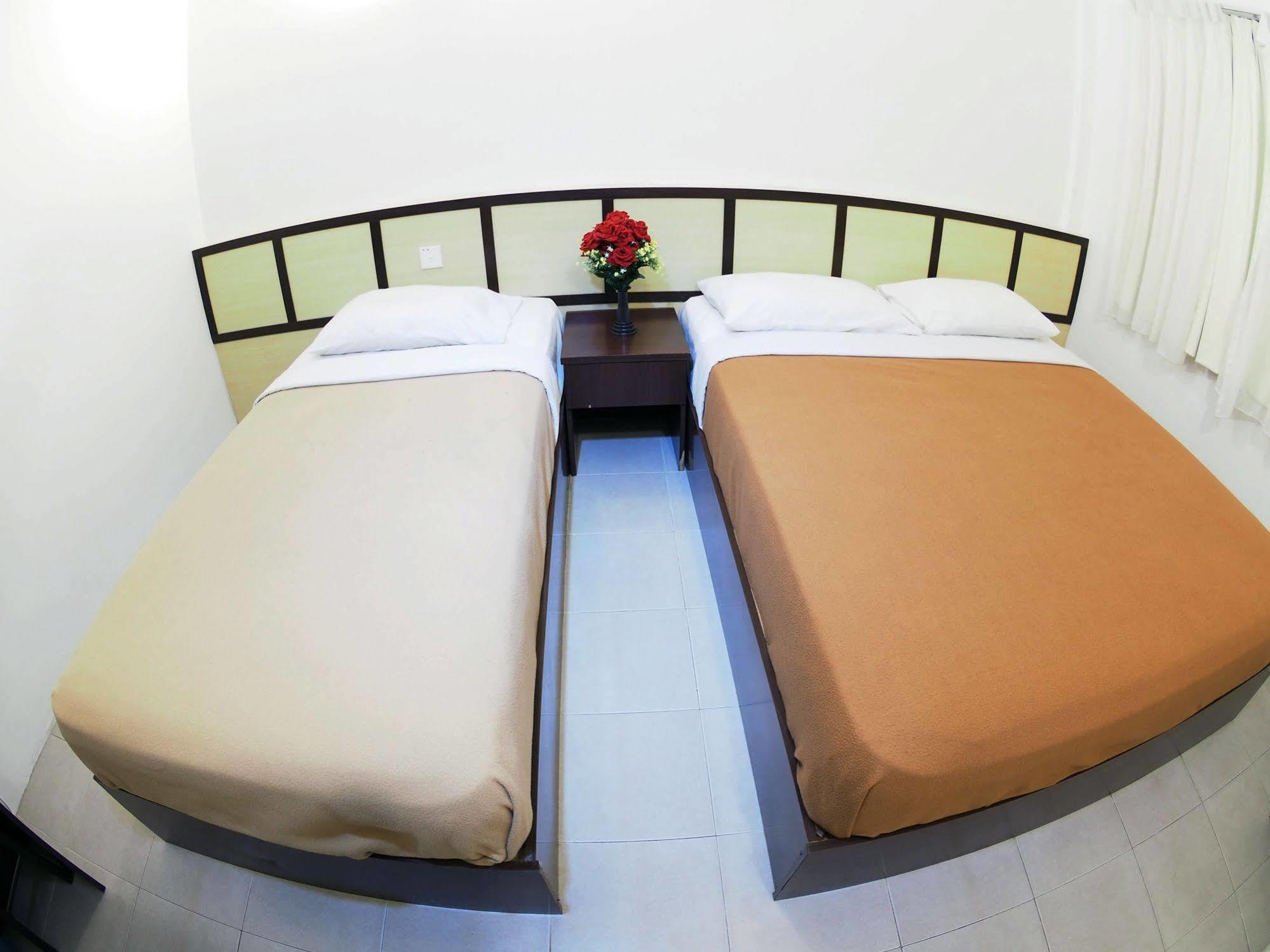 Oyo 1192 Hash House Hotel Малакка Экстерьер фото