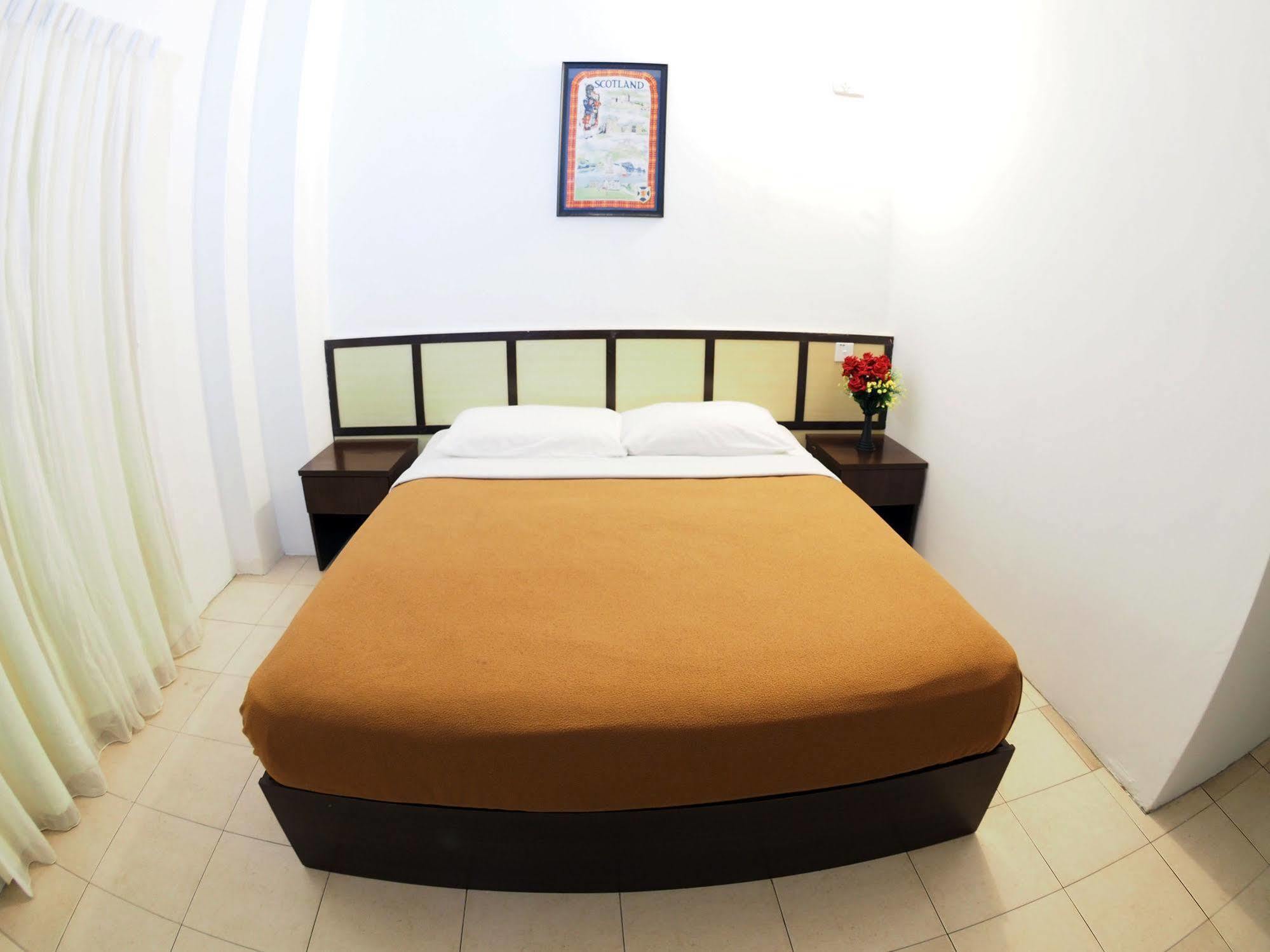 Oyo 1192 Hash House Hotel Малакка Экстерьер фото