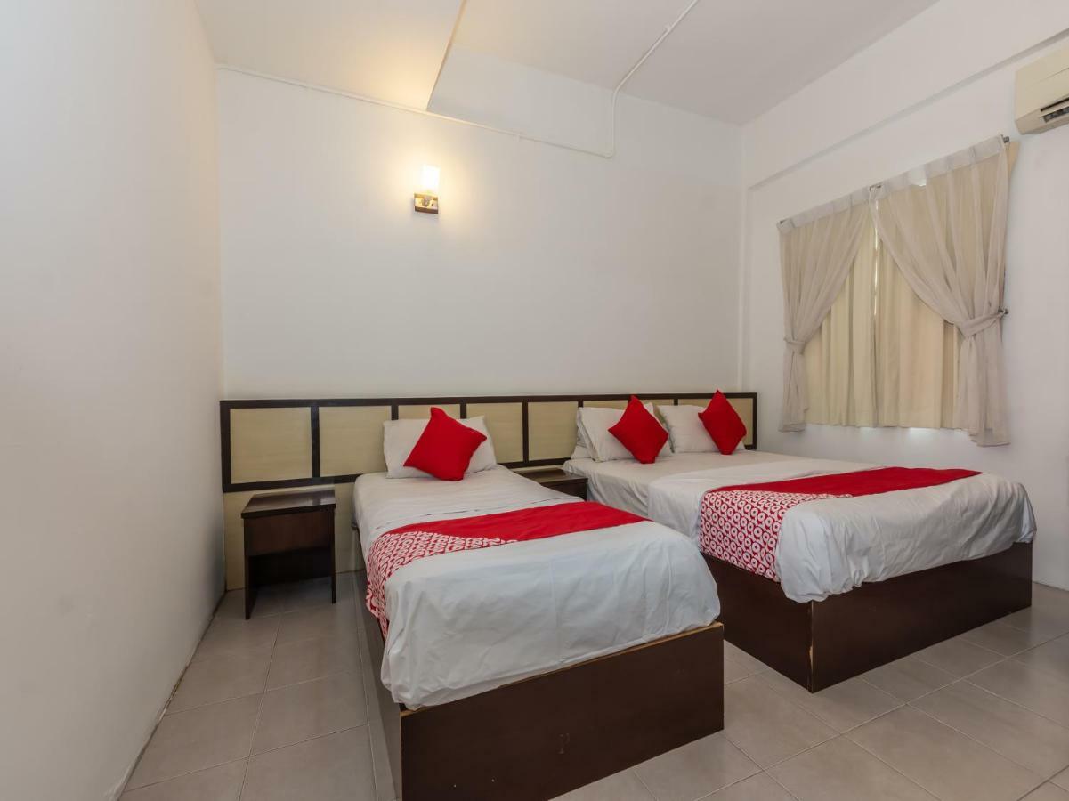 Oyo 1192 Hash House Hotel Малакка Экстерьер фото