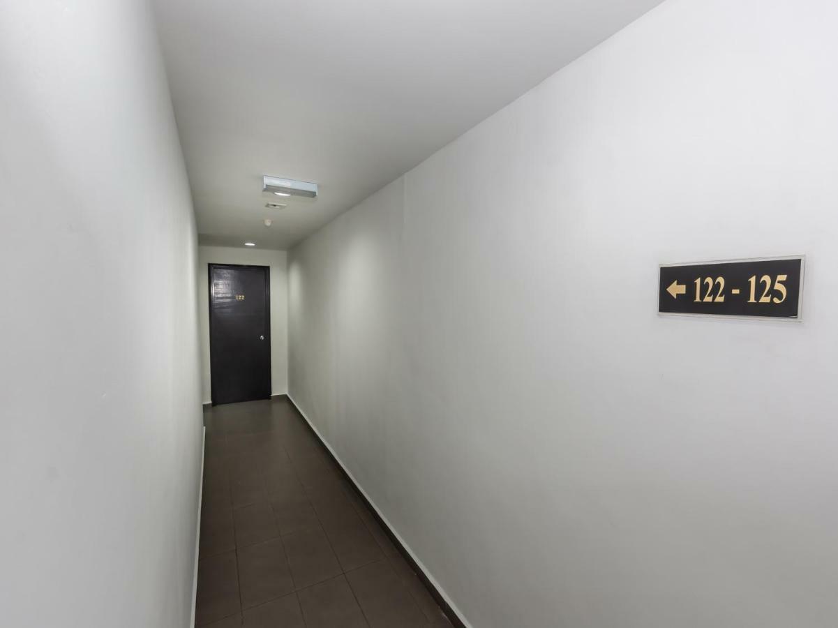 Oyo 1192 Hash House Hotel Малакка Экстерьер фото