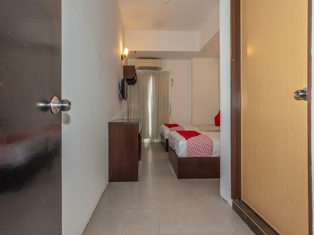 Oyo 1192 Hash House Hotel Малакка Экстерьер фото